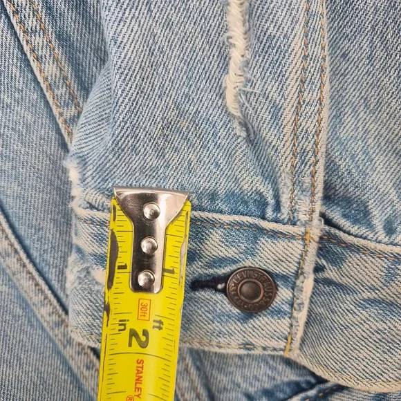 Levis Mens Vintage Fit Trucker Denim Jacket Light Wash Distressed Blue Large - Picture 6 of 11